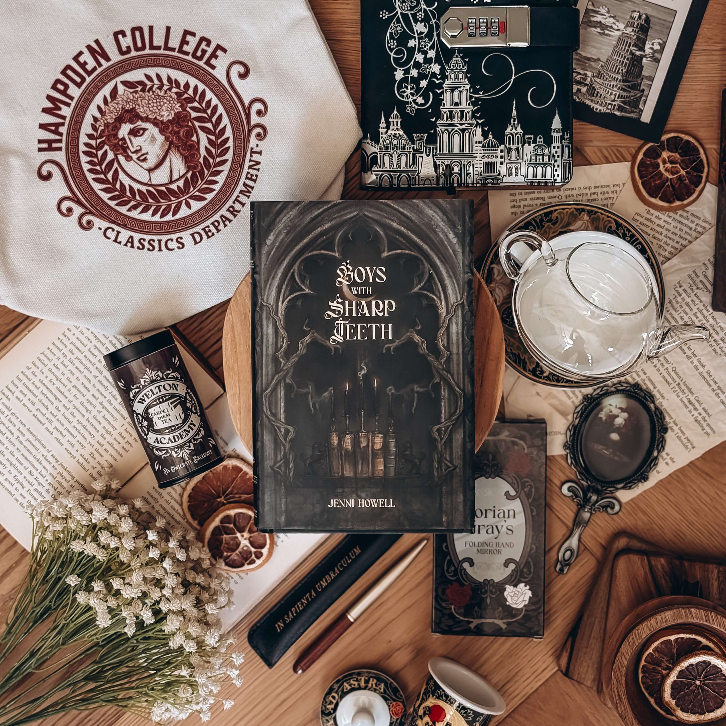 Dark Academia — Book & Goodies (Exclusive OwlCrate Edition)