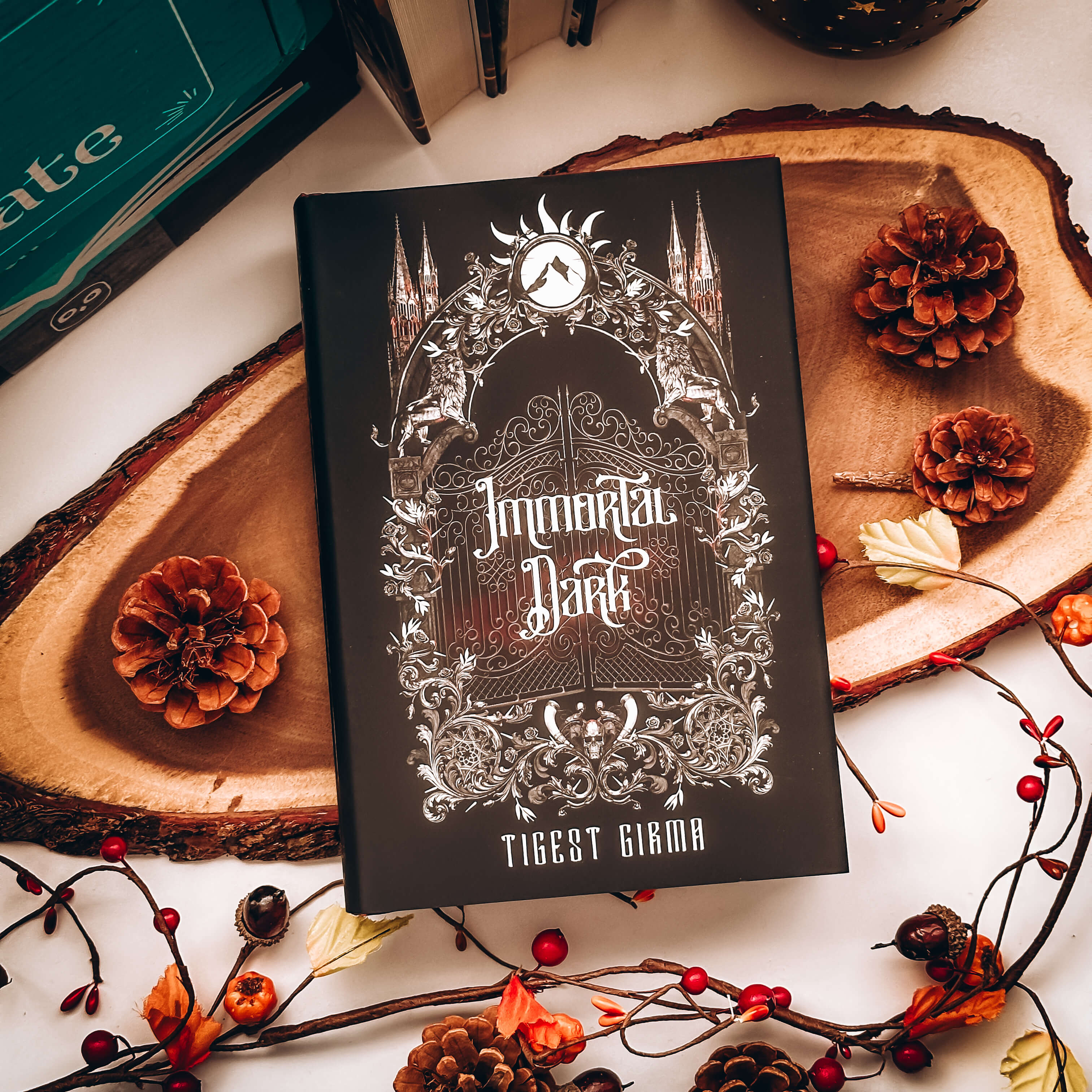 OwlCrate 'BLEED YOU DRY' Box - Image 2